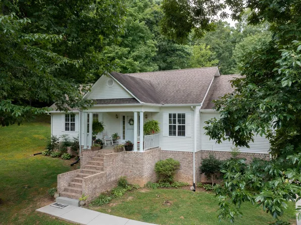 107 Lake Dr, Trenton, GA 30752
