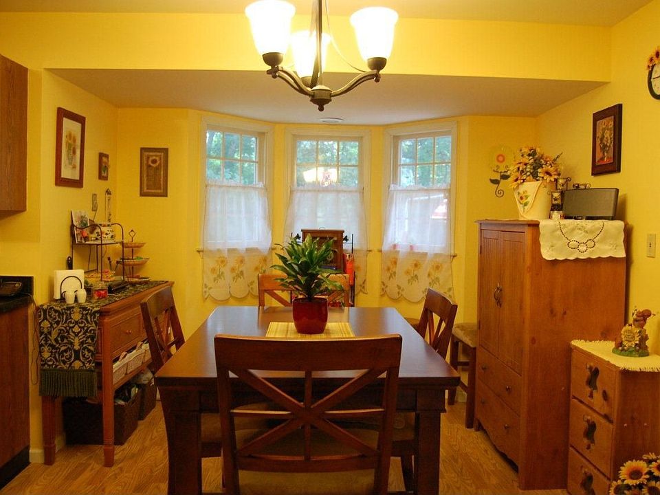 1st image of 20 Pemberton Blvd