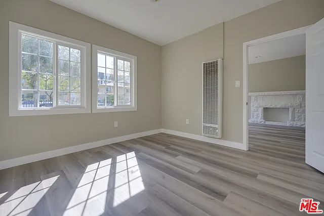 1127 N Formosa Ave — Photo 16