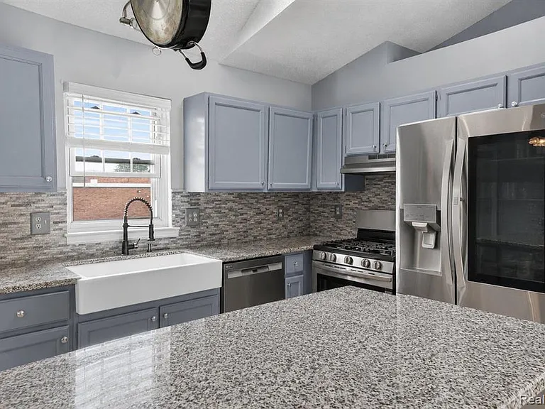 1930 W Williams Cir — Photo 4