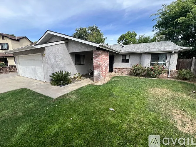 1690 Buckingham Ave — Photo 3