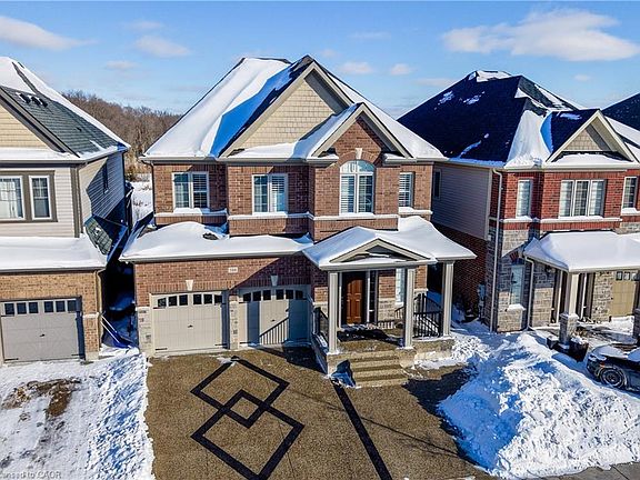 3rd image of 588 Beckview Cres