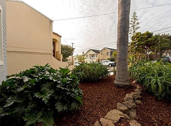 3rd image of 398 Elm Ave