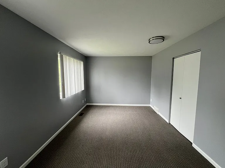 2906-2948 Feiger Ln — Photo 7