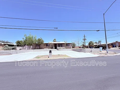 3002 N Palo Verde Ave Photo 1