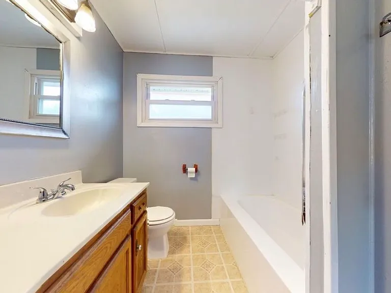 186 Whittier Rd — Photo 2