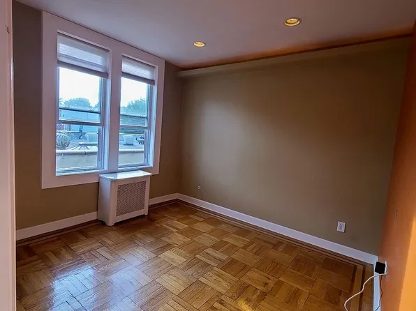 18-26 26th Rd #2R, Astoria, NY 11102