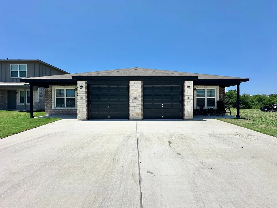 218 Dolphin Dr