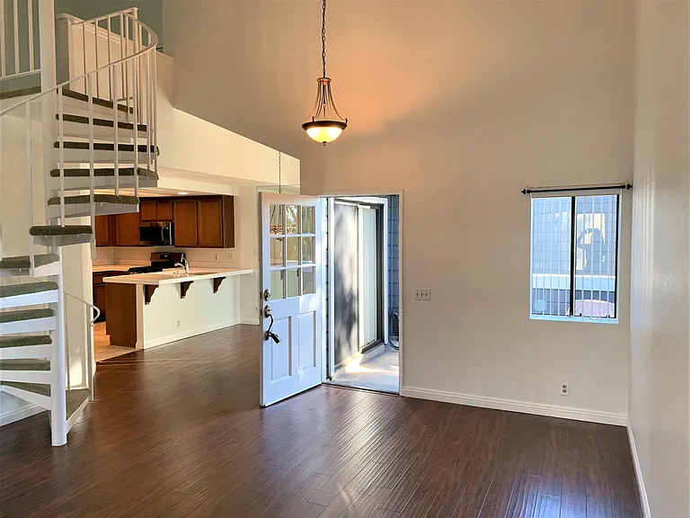 70 Coventry Ln — Photo 5