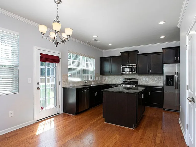427 Stapleford Ln — Photo 7