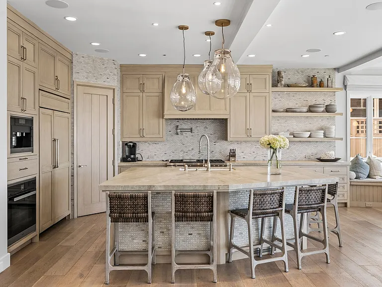 1215 E Balboa Blvd — Photo 8