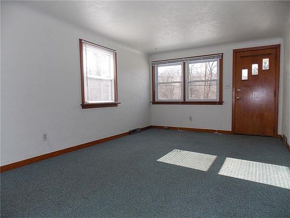 4th image of 205 Cort St