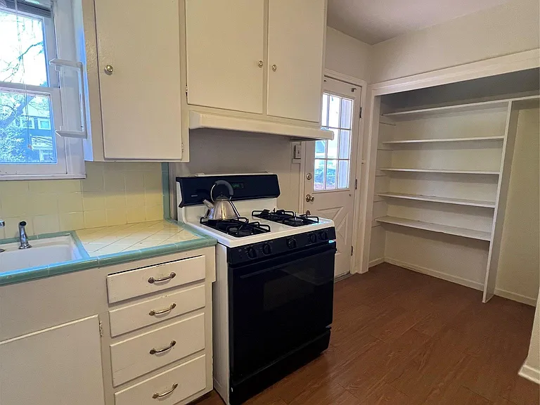 1007 E 38th St — Photo 10