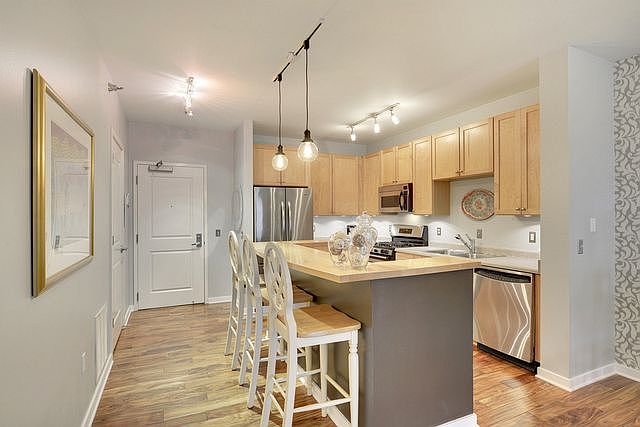 1st image of 209 8th St E APT 403