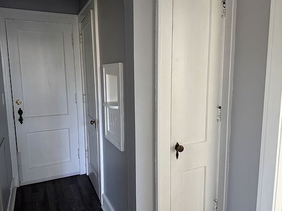 5th image of 265 E Morehead St