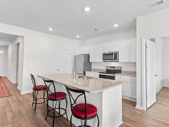 5th image of 115 Cassina Dr.