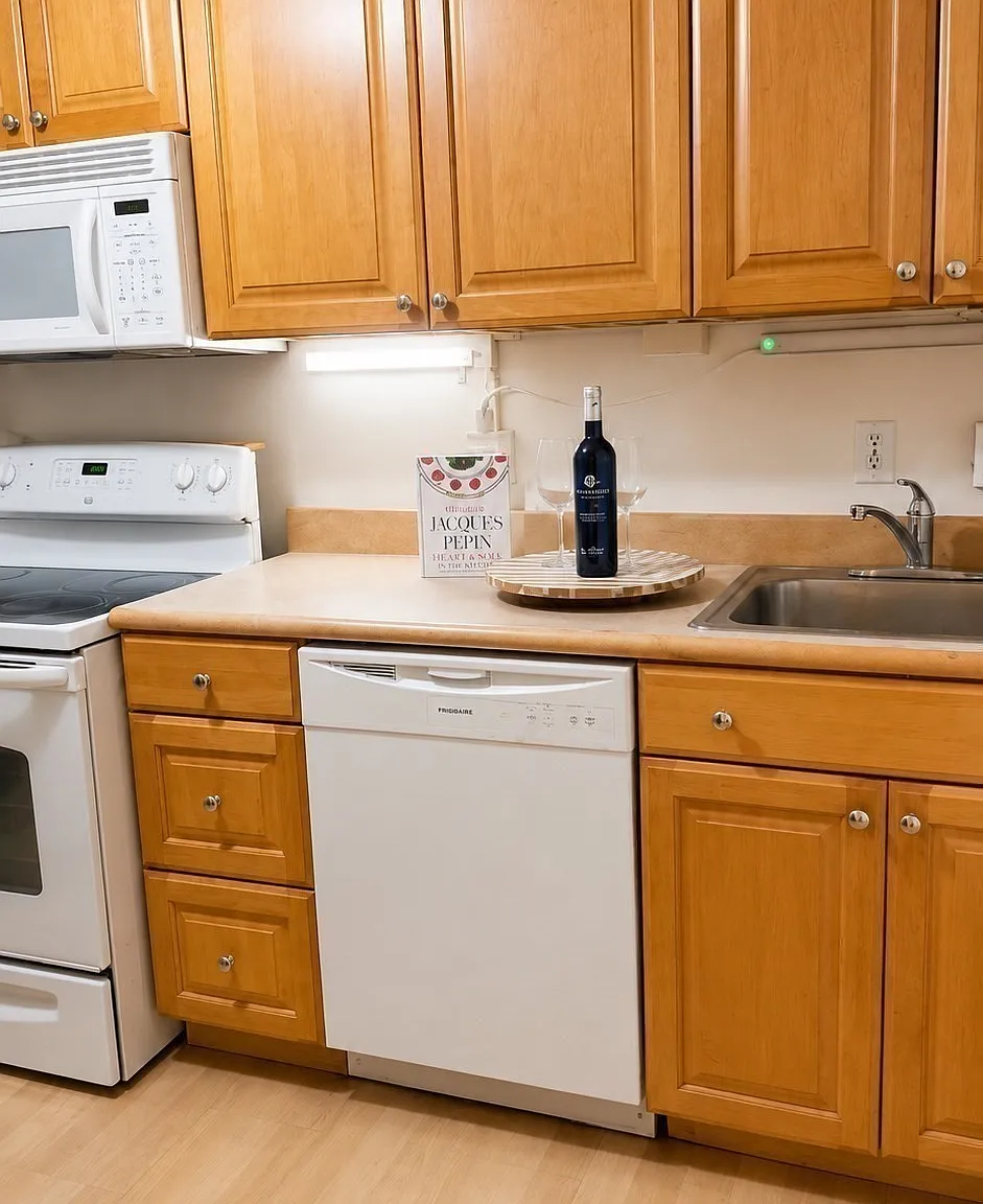 1 bed, 1.0 bath, 739 sqft, $2,600 — Photo 2