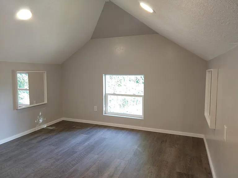 433 E Center St — Photo 23
