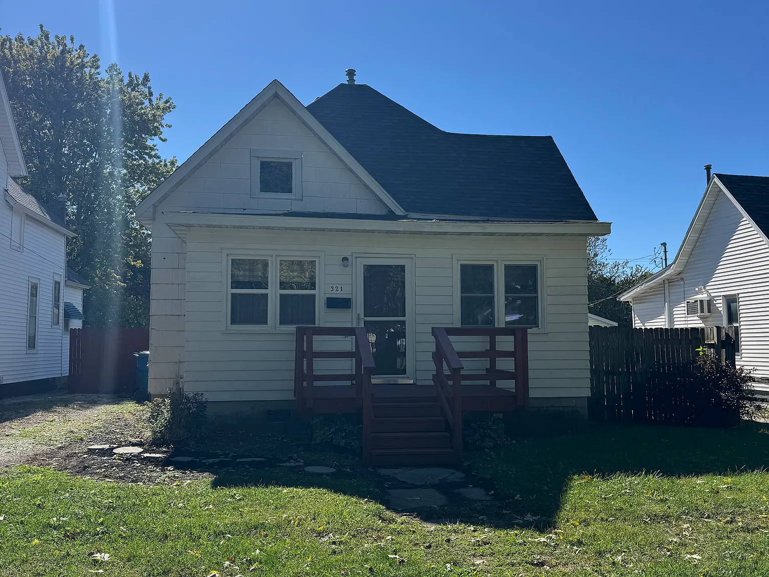 3 bed, 1000 sqft, $900 — Photo 1