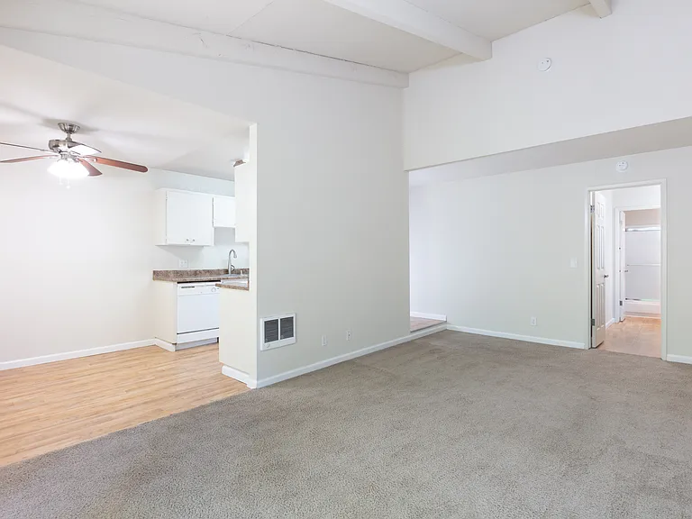 Riverdeck Apartments — Photo 17