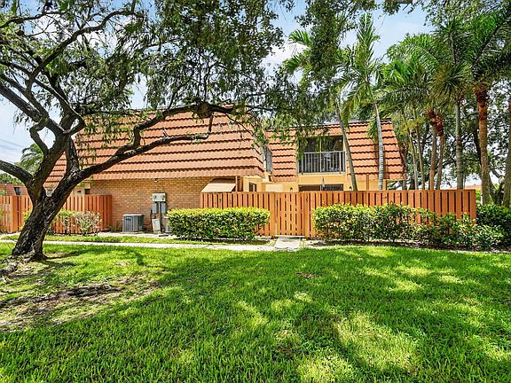 3rd image of 135 Heritage Way