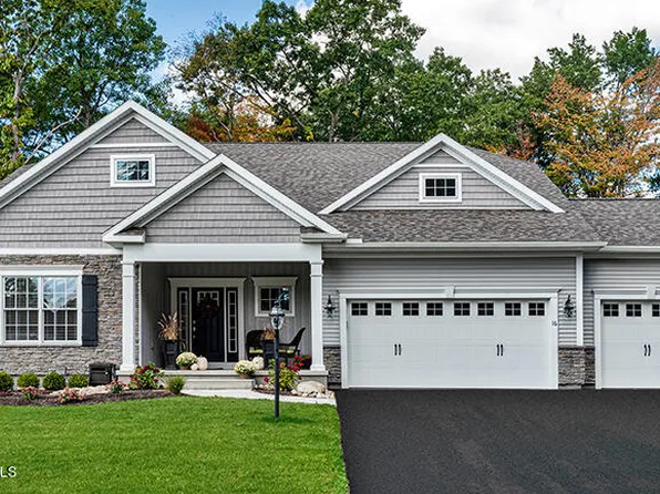 15 Farmington Court, Glenmont, NY 12077