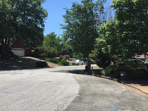 Exterior Neighborhood (street photo)