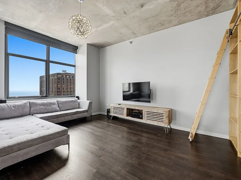 235 W Van Buren St #4501 — Photo 4