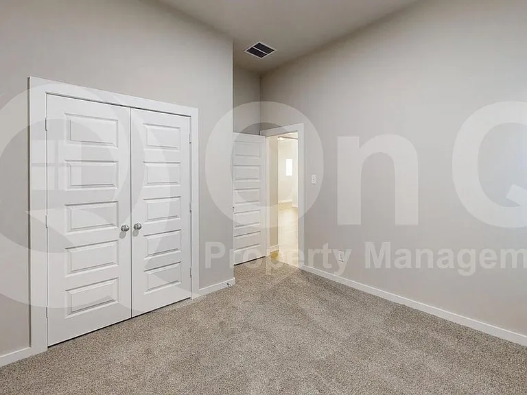 1004 Knox River Dr — Photo 13