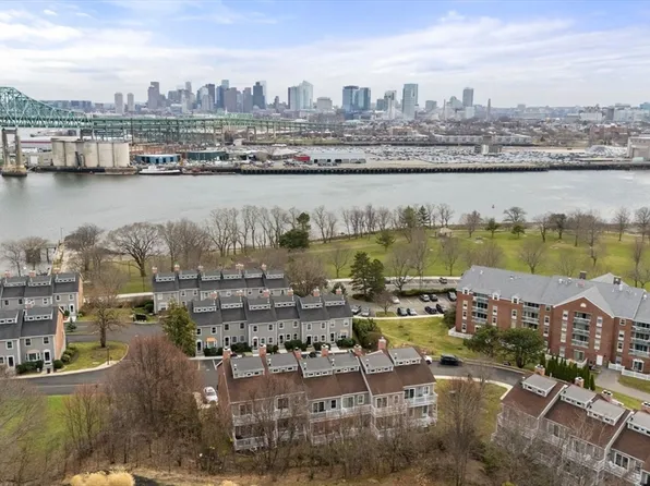 33 Breakwater Dr Unit 33, Chelsea, MA 02150