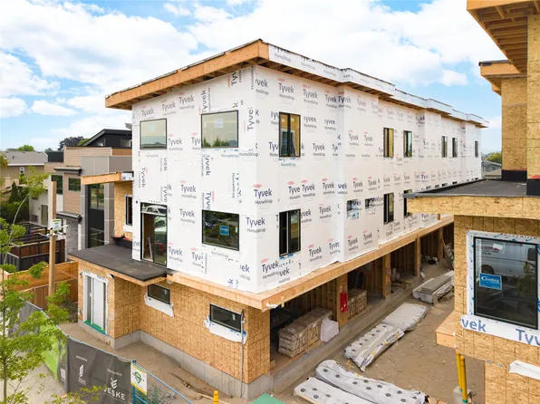743 Morrison Ave #1, Kelowna, BC V1Y 5E6