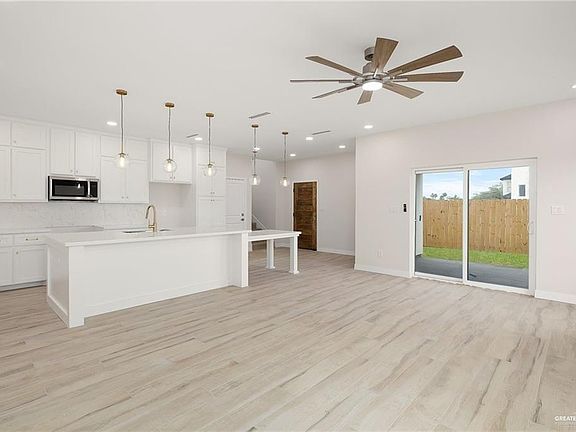4th image of 2505 E Solar Dr
