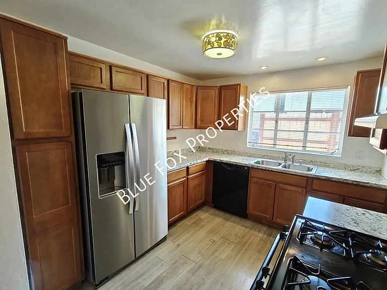 2233 N Isabel Blvd — Photo 8
