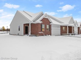 1435 Luxington Dr, Lapeer, MI 48446