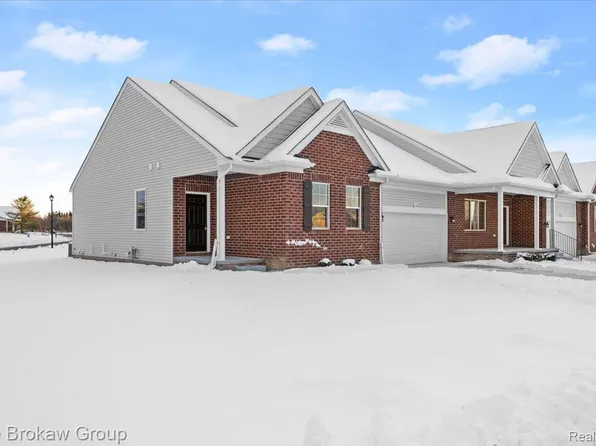 1435 Luxington Dr, Lapeer, MI 48446