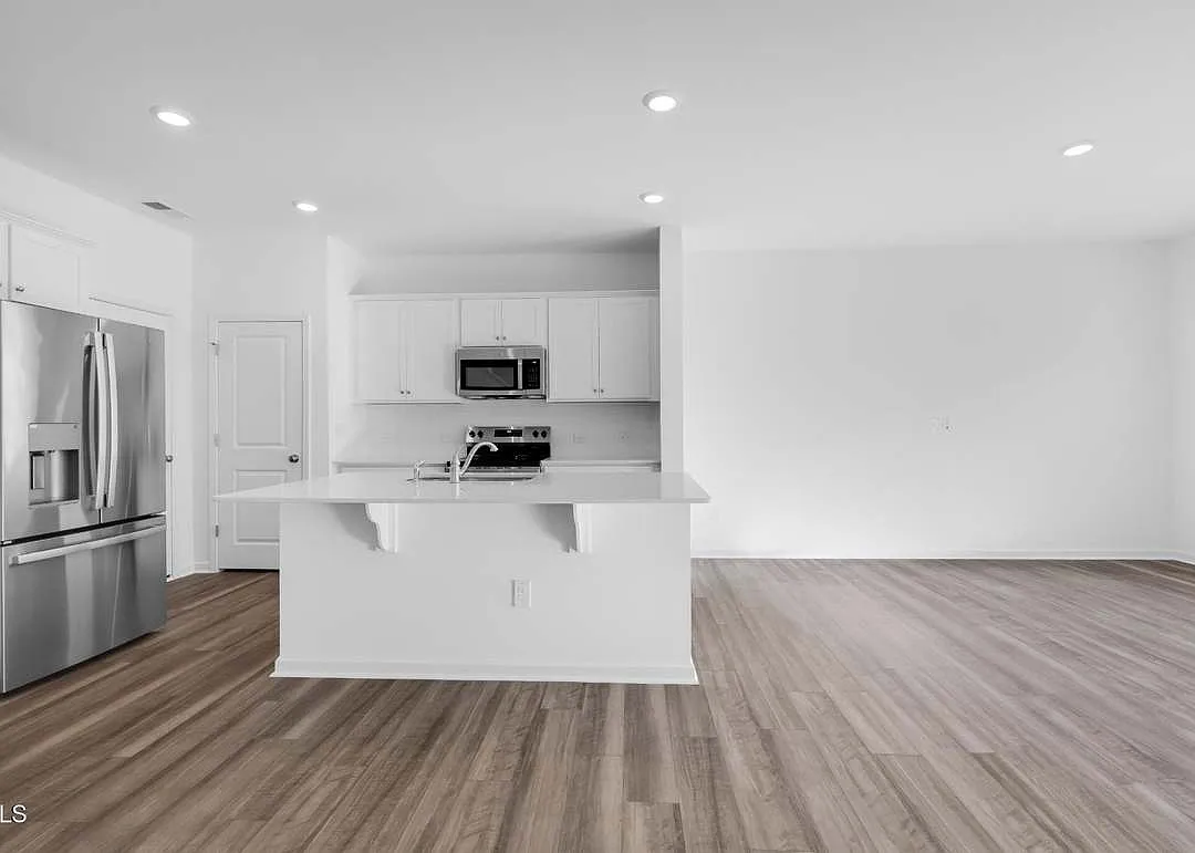 3 bed, 1437 sqft, $1,525 — Photo 4