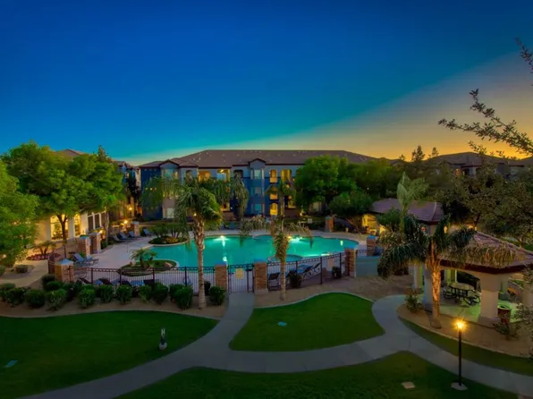 The Villas at Camelback Crossing
