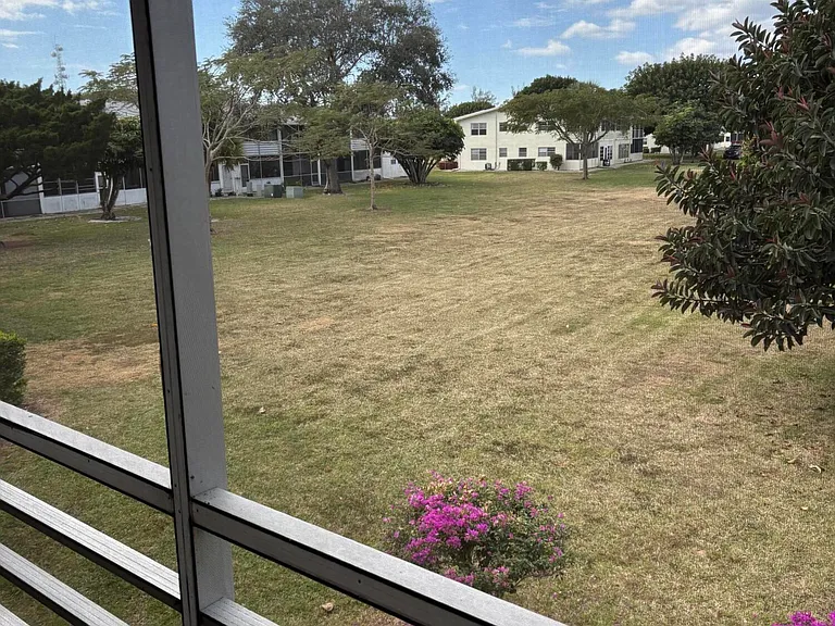 374 Camden Dr #P — Photo 10