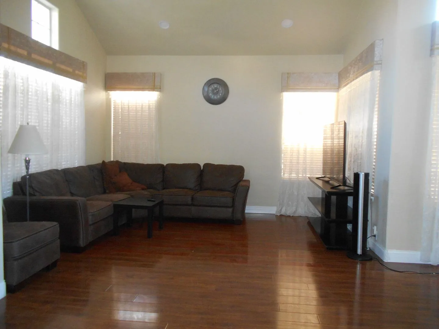 Desert Shore Beautiful 4 Bedroom Home! — Photo 3