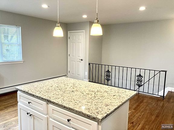 5th image of 411 Washington Dr #411