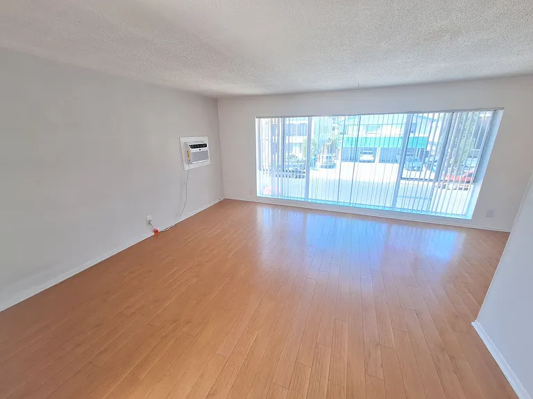 428 S Sherbourne Dr #5 — Photo 3