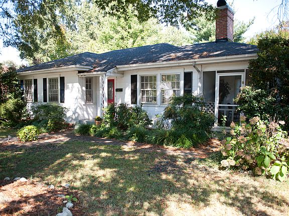 Beautiful curb appeal!