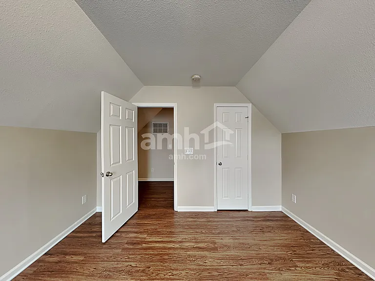 7033 Sunman Rd — Photo 15
