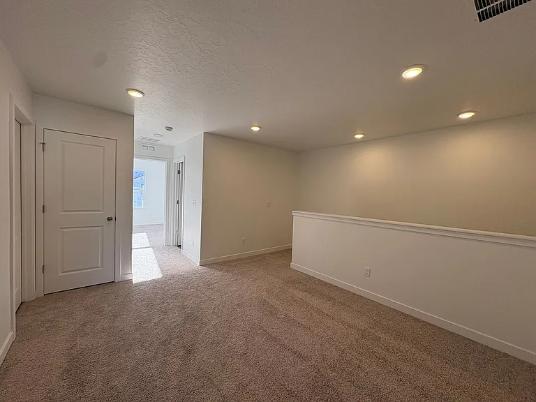 1592 N Summer Springs Cv — Photo 34