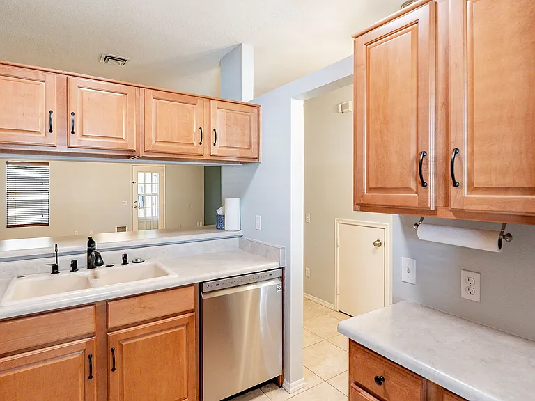 10-web-or-mls-Hartford-HD-10_04302024