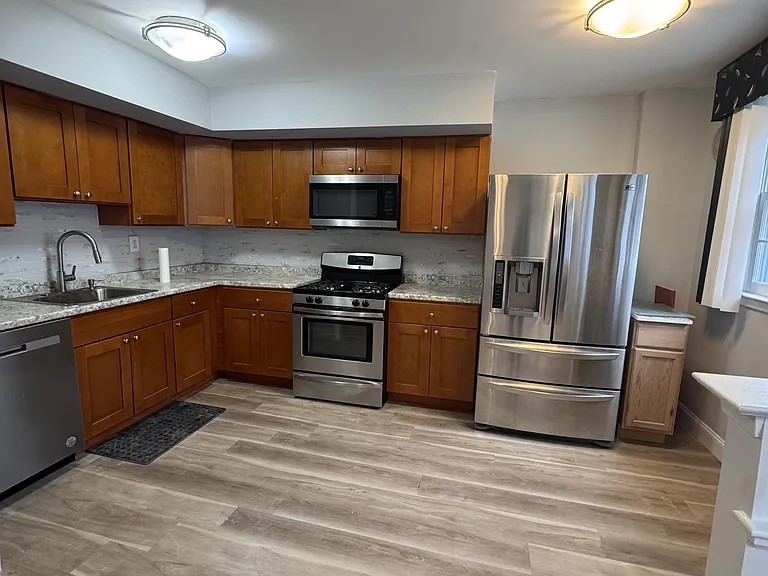 12004 Salina Pl — Photo 2