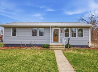713 E Union St, Manchester, IA 52057