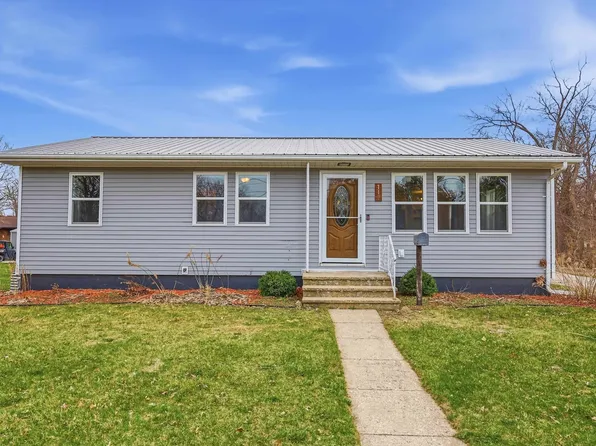 713 E Union St, Manchester, IA 52057