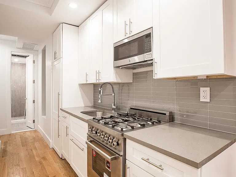 234 E 24th St #2RE — Photo 1