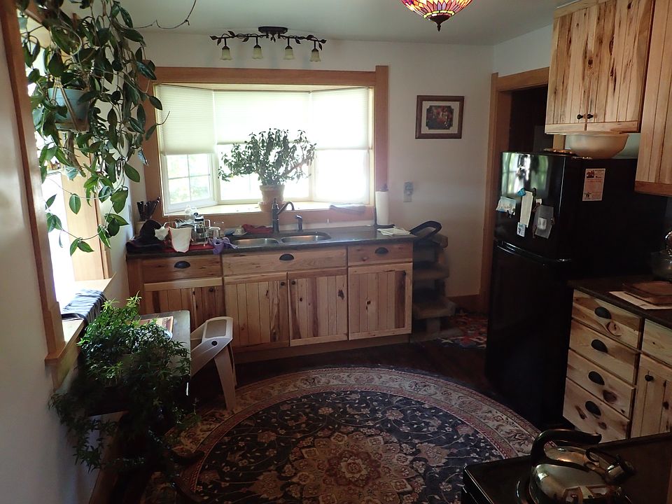 2nd image of 756 N 5th St